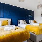Spacious 5Br - Coop Live & Etihad - Pool Table